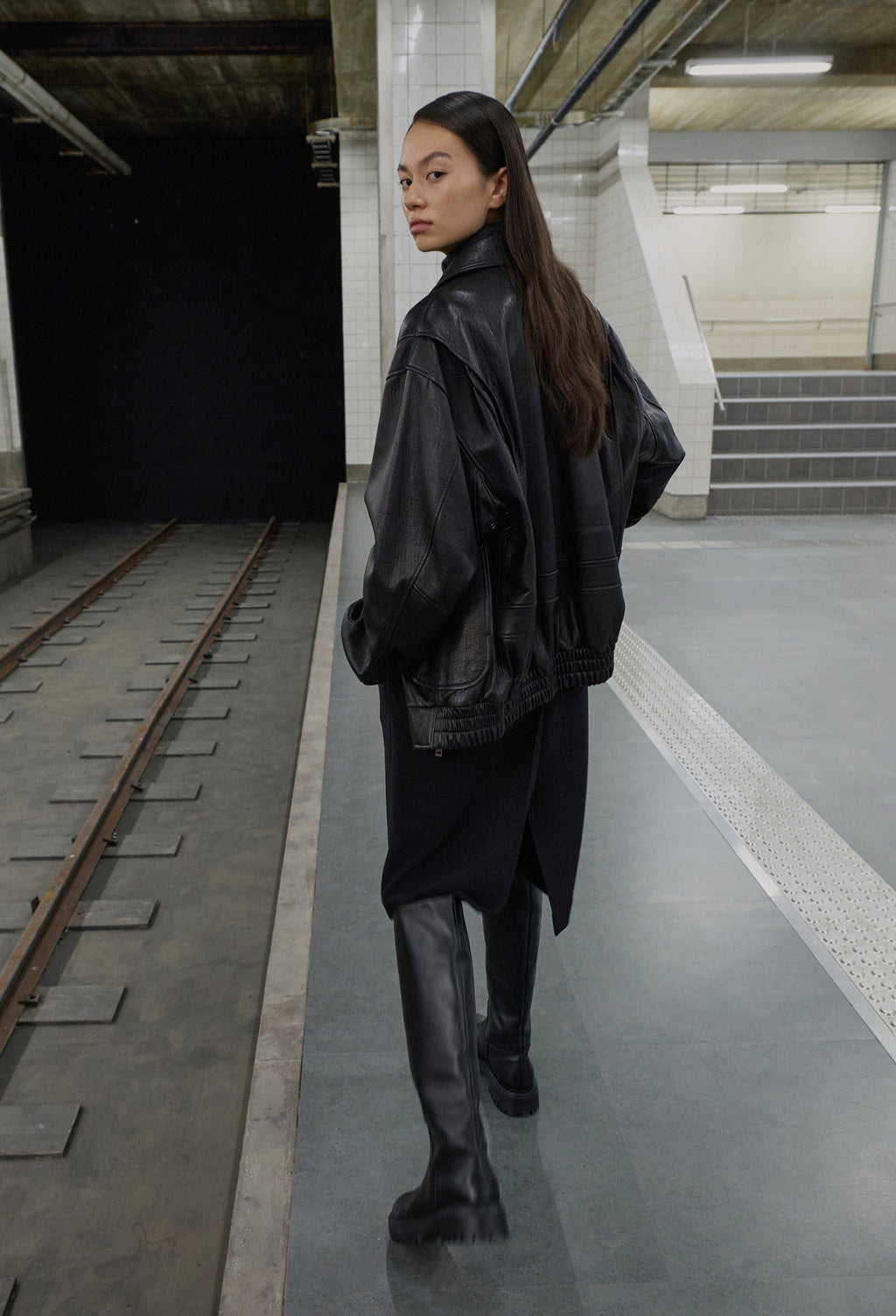 High-density Slim-Fit Skirt Black