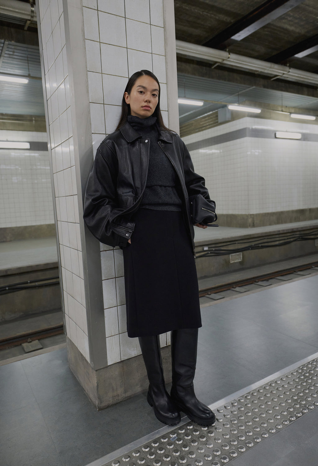 High-density Slim-Fit Skirt Black