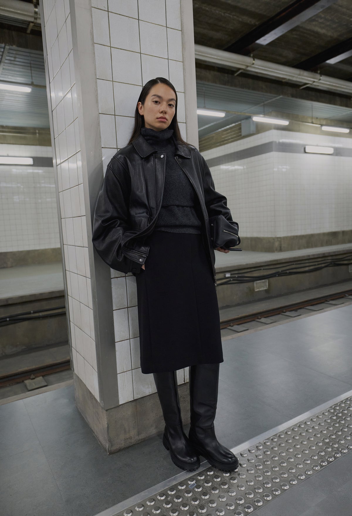 High-density Slim-Fit Skirt Black