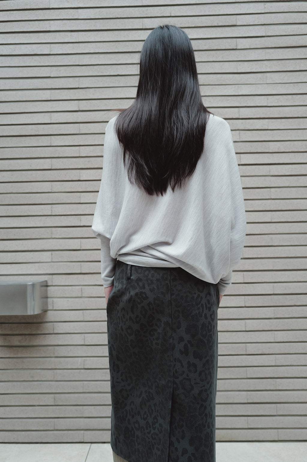 Leopard midi skirt gray