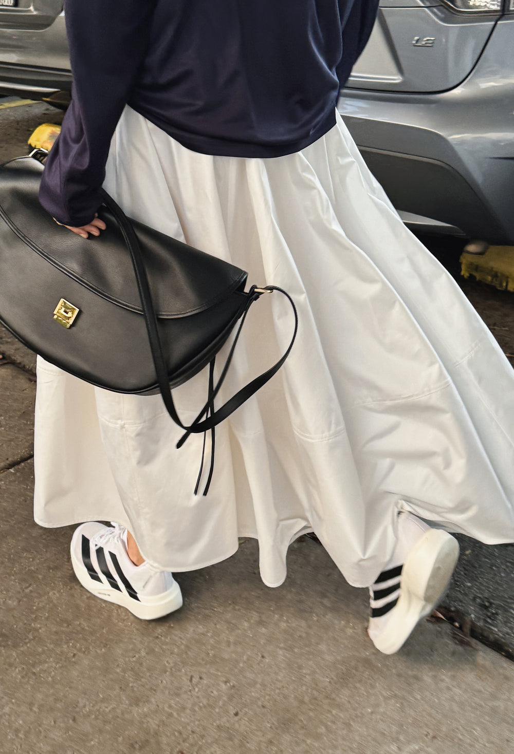 크레센트 백 미디엄 블랙