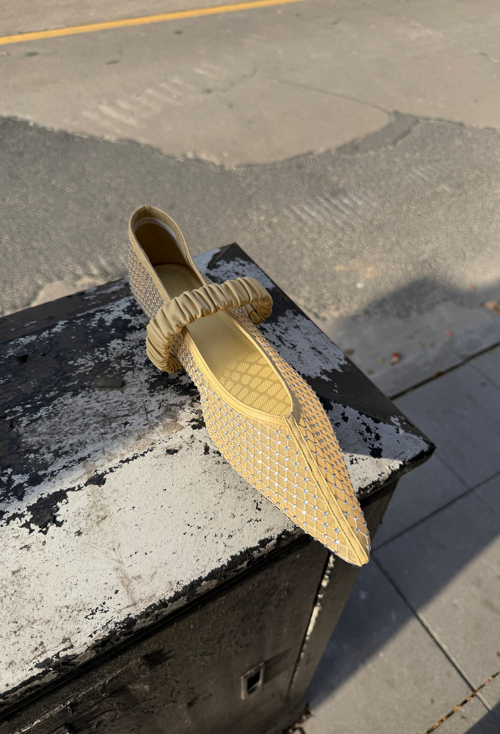 Bobby-Sox V-cut Shoes Beige