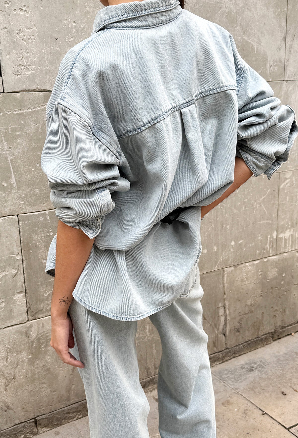 25SS 830 페일 루즈 데님 블루