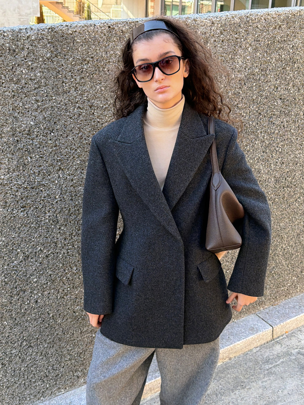 Hourglass silhouette coat charcoal