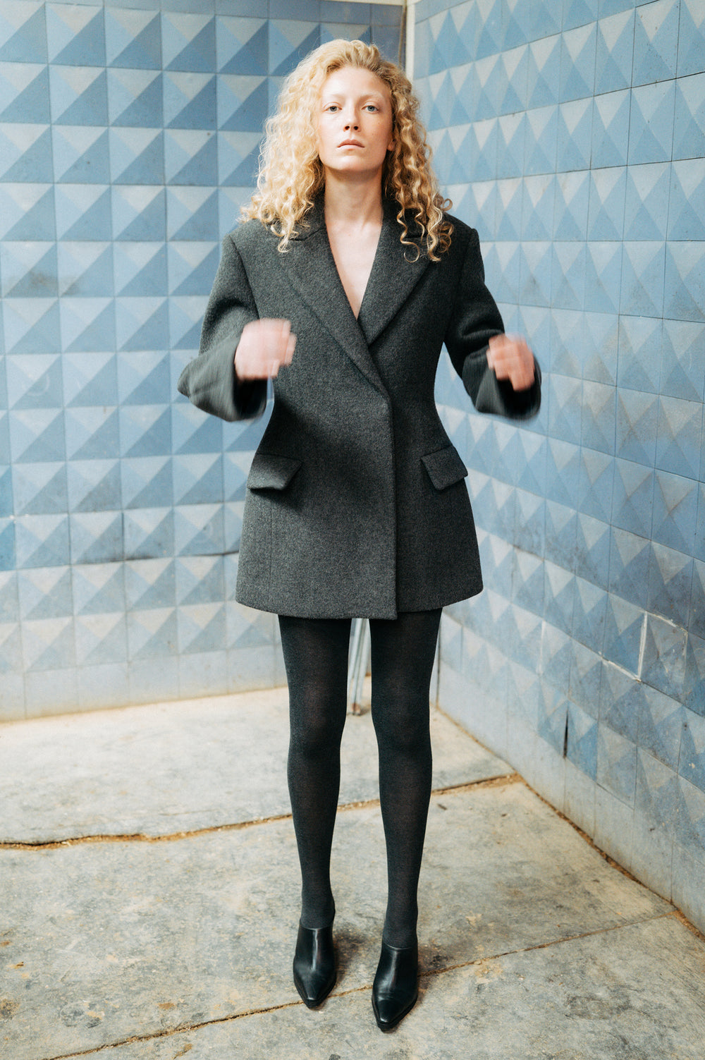 Hourglass silhouette coat charcoal