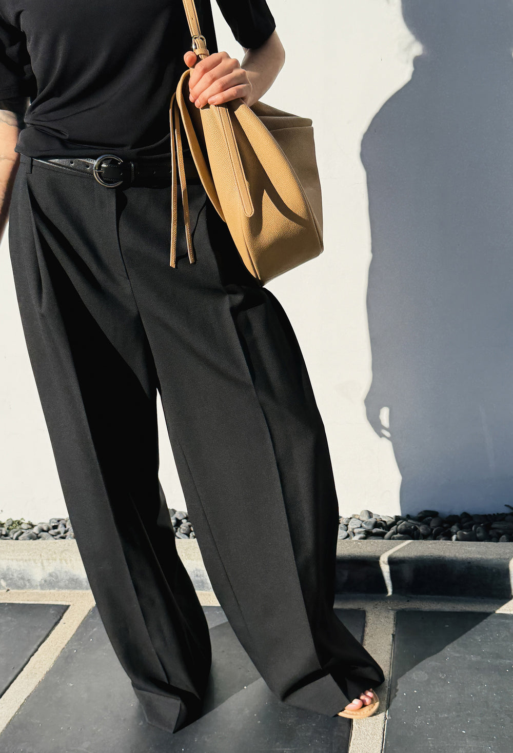 Wool 100 One-Tuck Trousers Black
