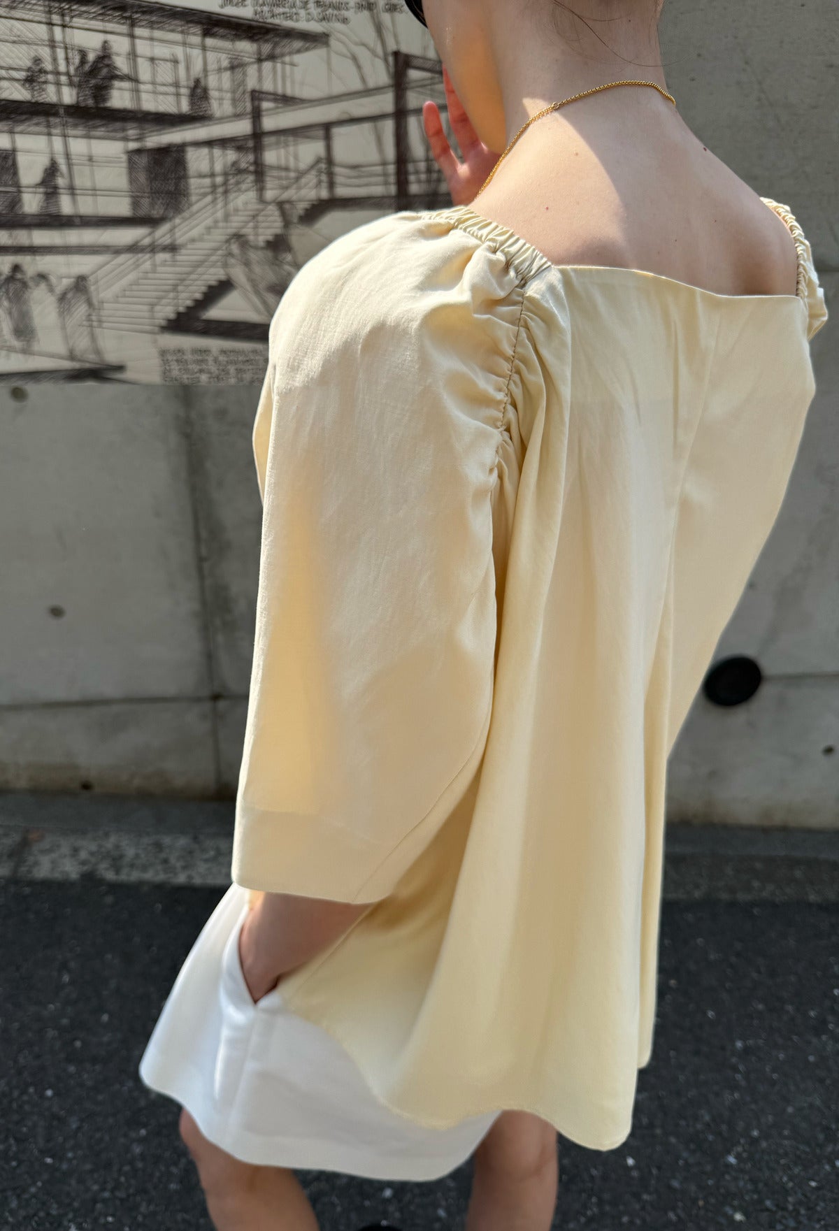 볼륨 셔링 블라우스 버터