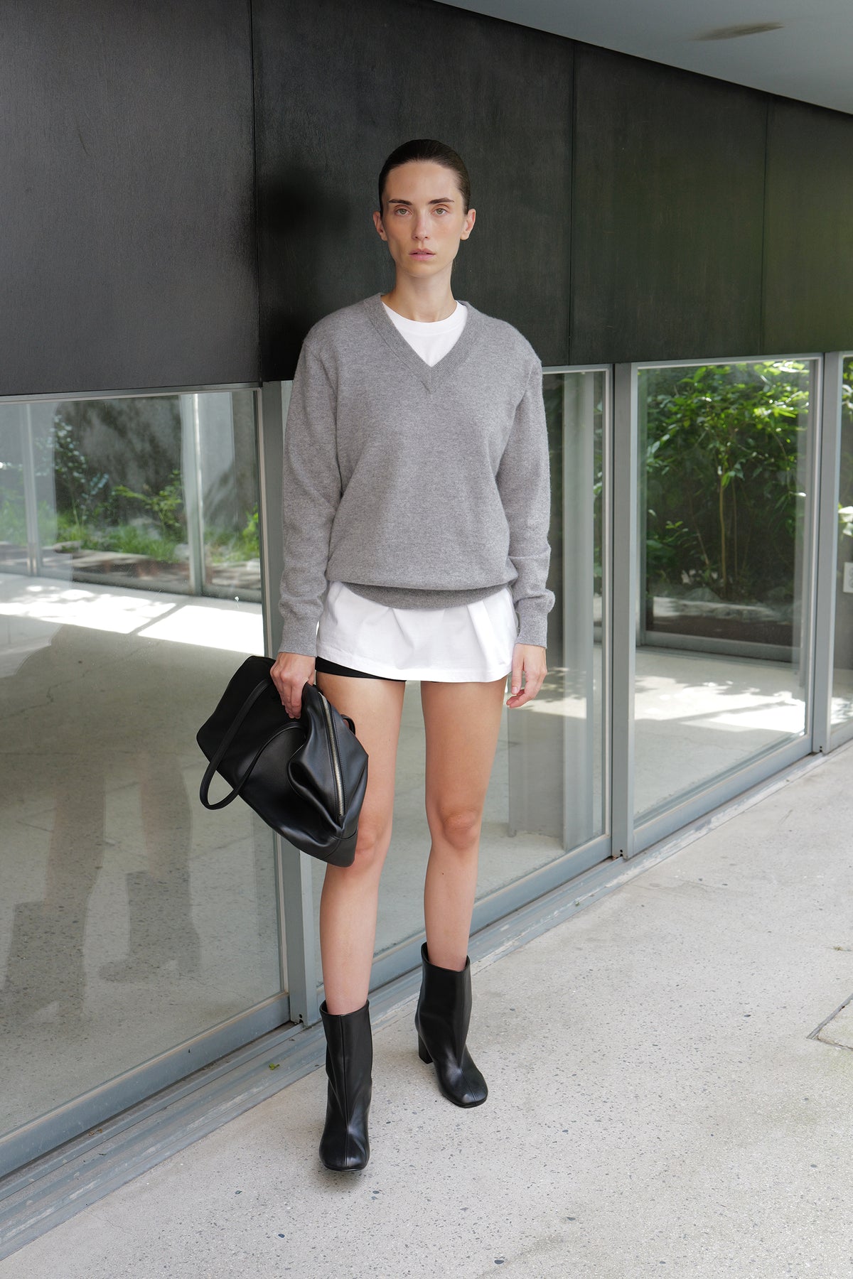 Cashmere 100 V-neck knit gray