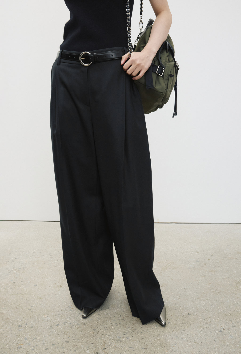 Circle Buckle Belt Black Silver
