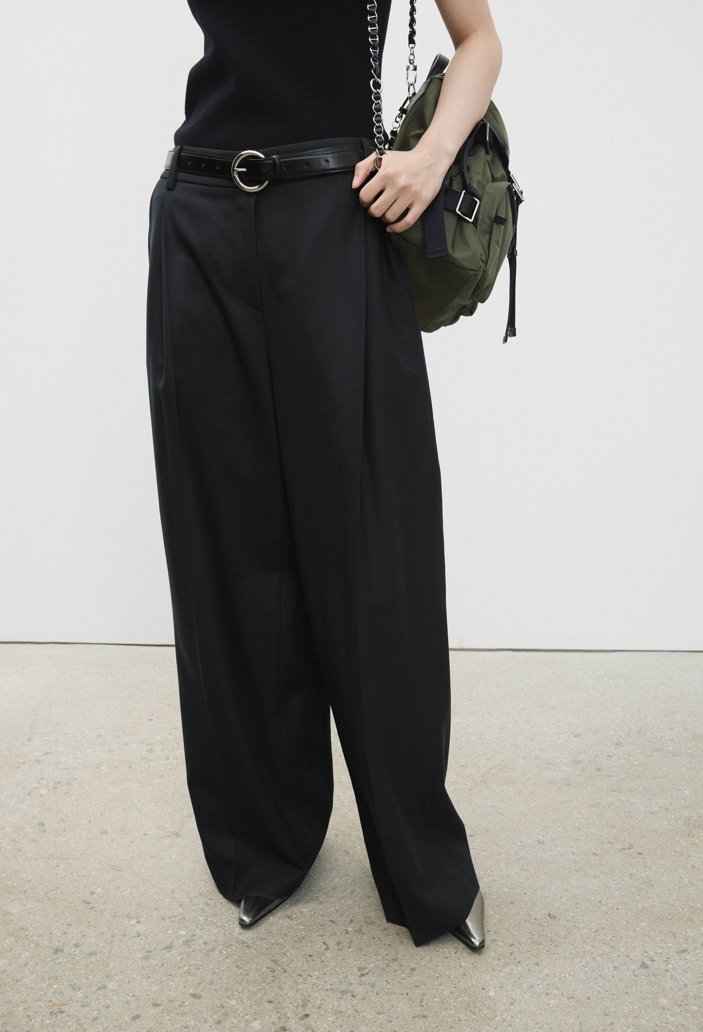Circle Buckle Belt Black Silver