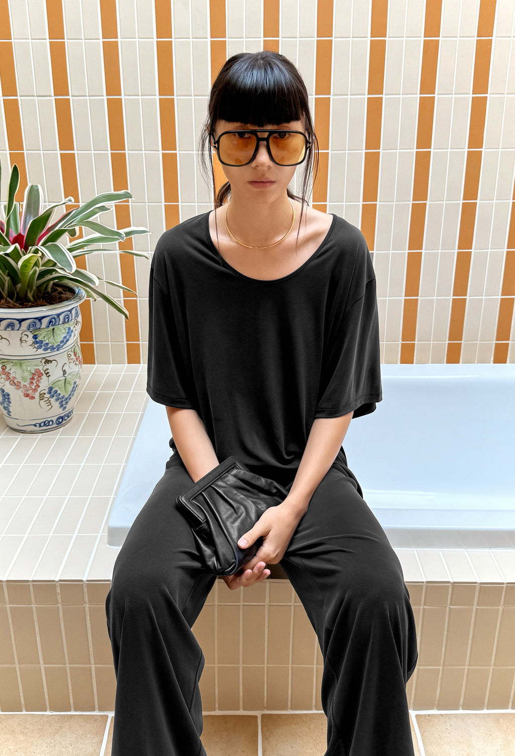 데이 모달 티셔츠 차콜