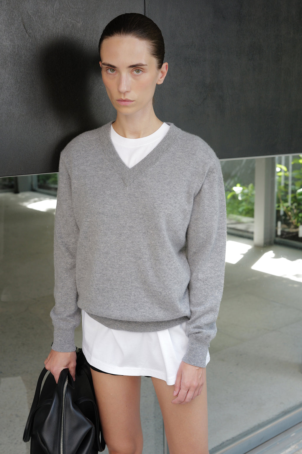 Cashmere 100 V-neck knit gray