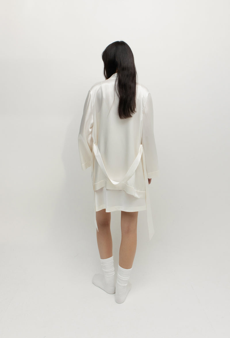 실크 라운지 로브 아이보리