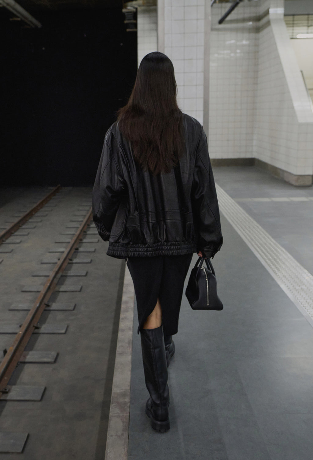 High-density Slim-Fit Skirt Black