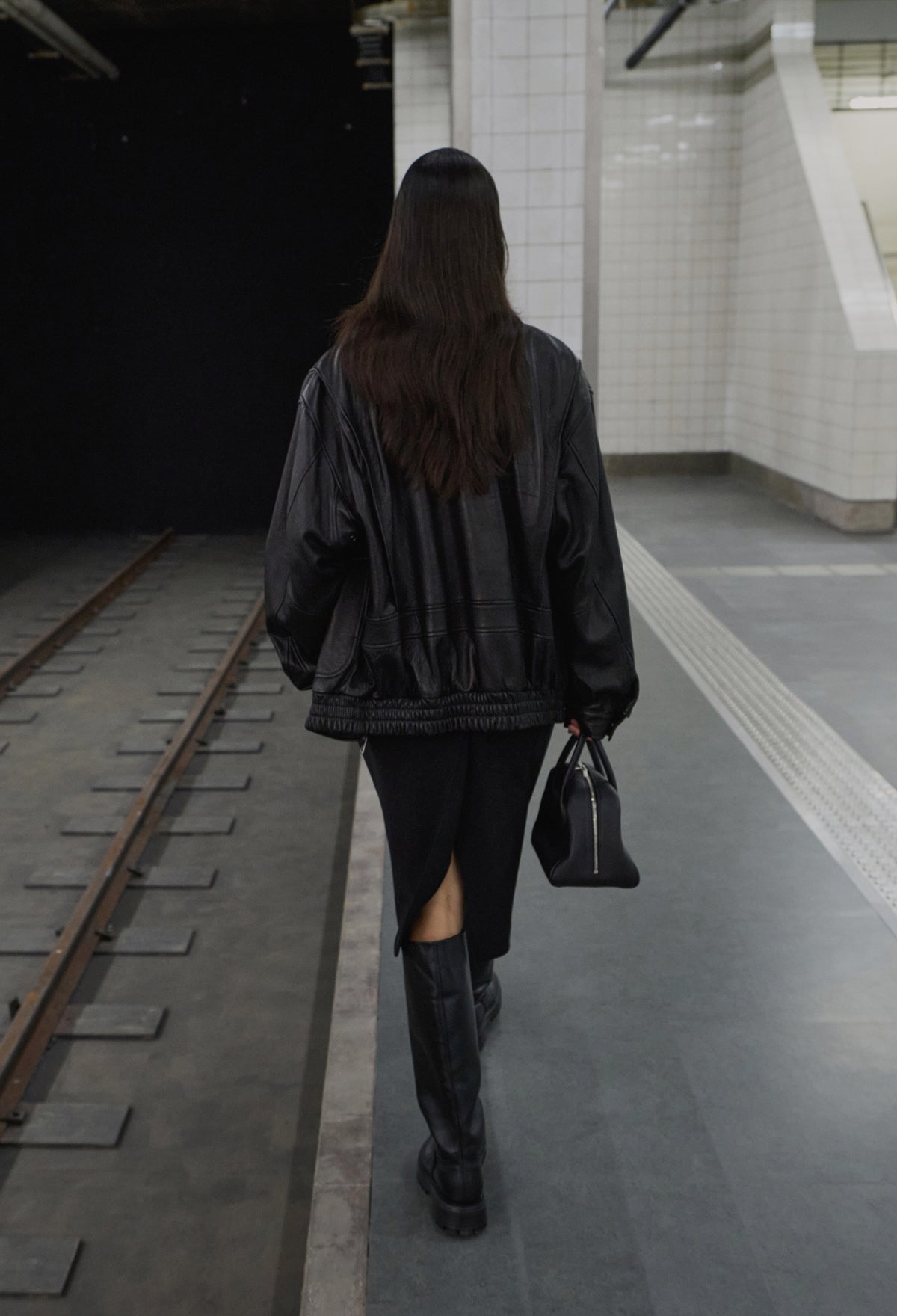 High-density Slim-Fit Skirt Black