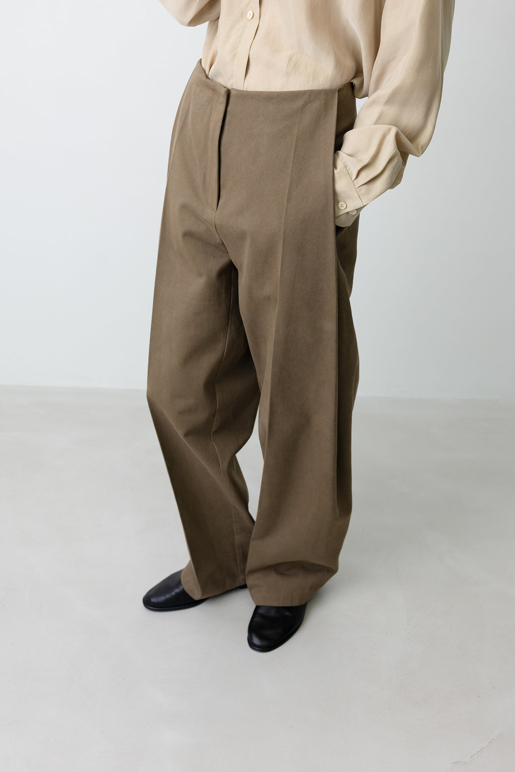 Cotton Volume Tuck Pants Brown