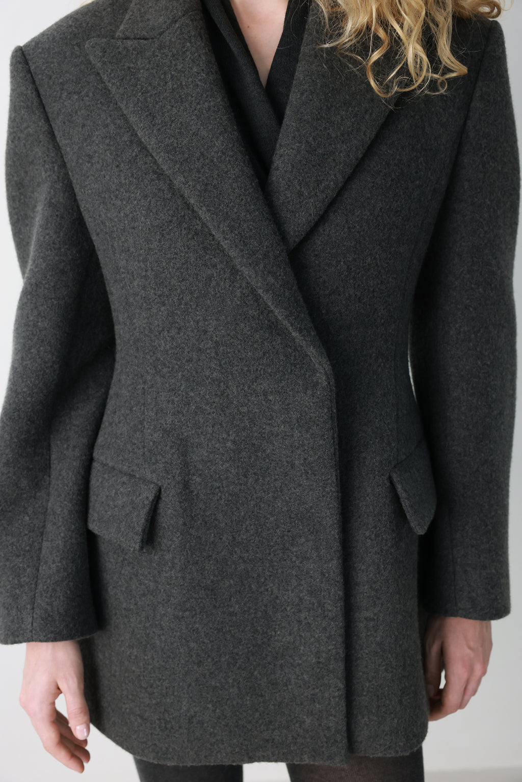 Hourglass silhouette coat charcoal