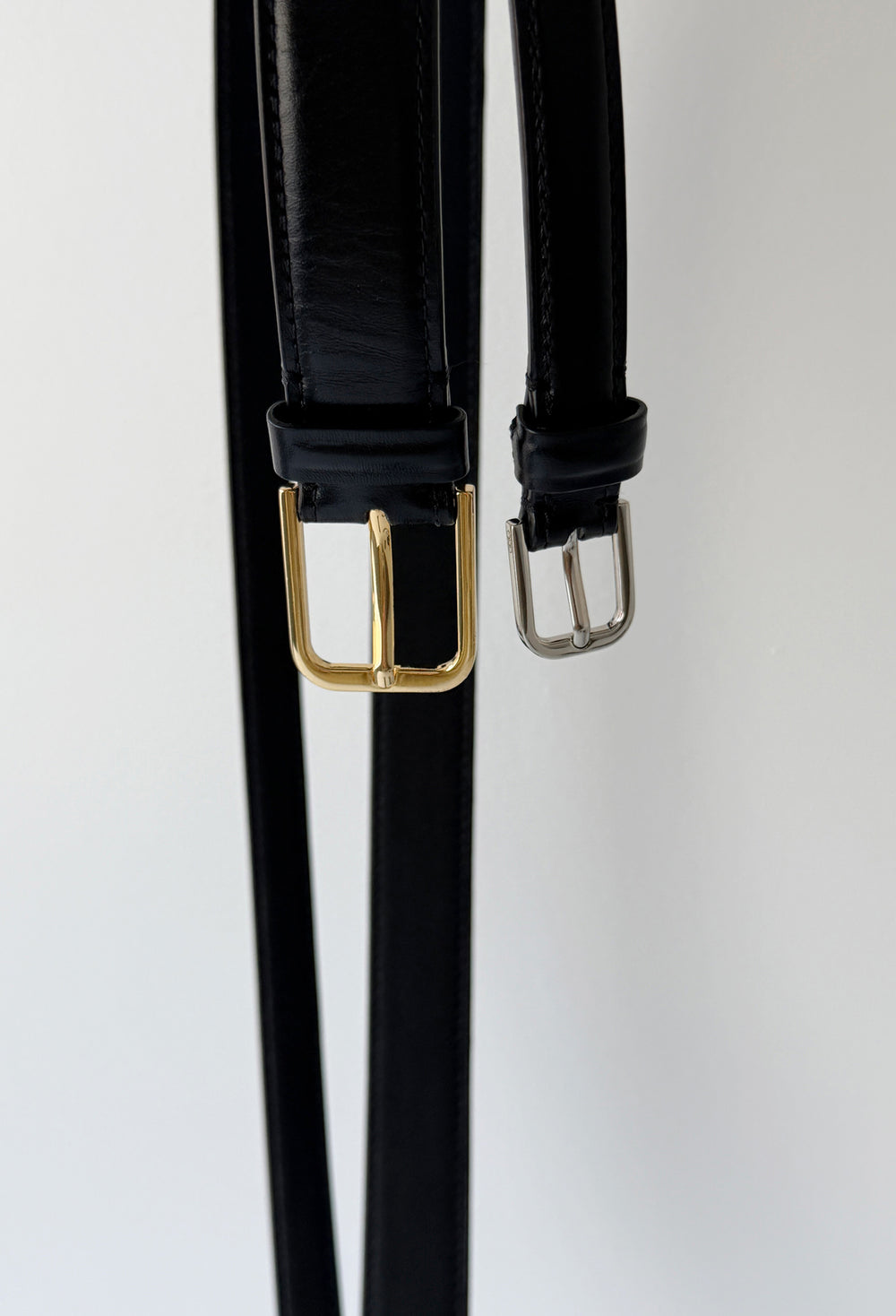 Sleek Buckle Belt Black Gold