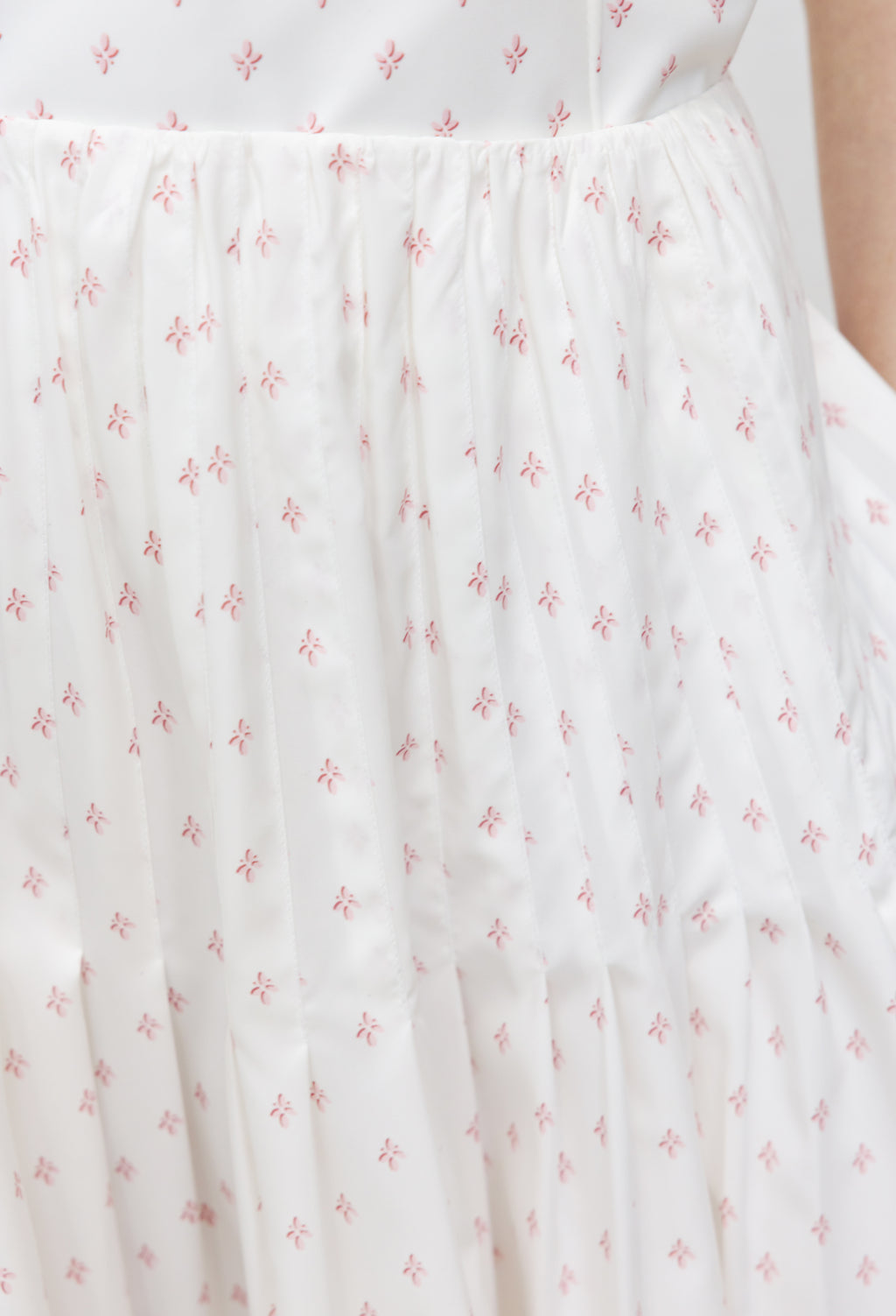 Pintuck full skirt white