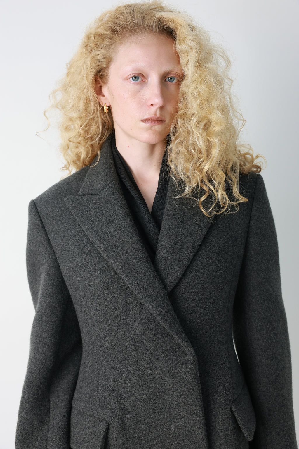 Hourglass silhouette coat charcoal