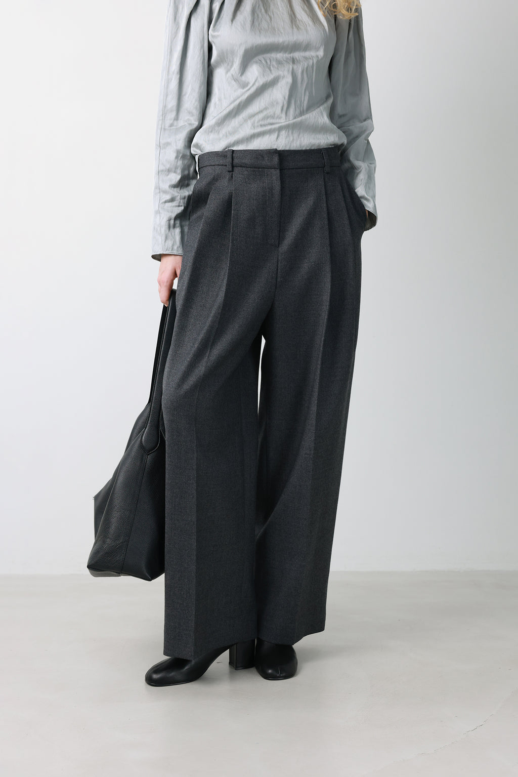 Double Tuck Wool Trousers Charcoal