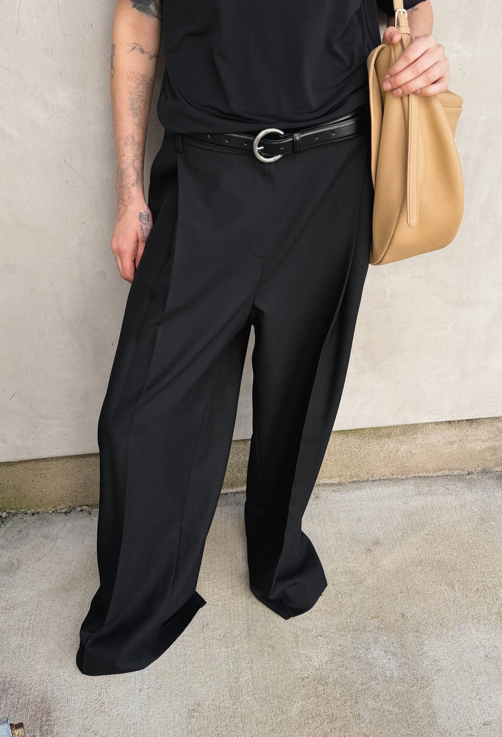 Wool 100 One-Tuck Trousers Black