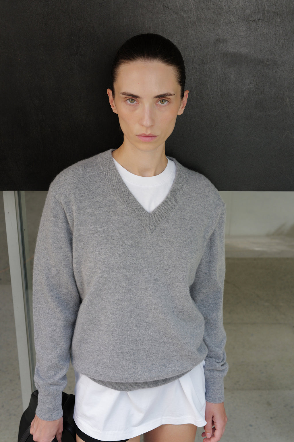 Cashmere 100 V-neck knit gray