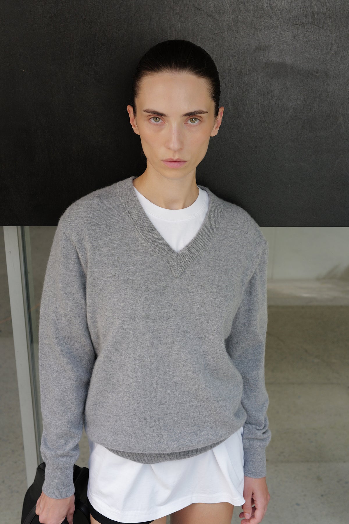 Cashmere 100 V-neck knit gray