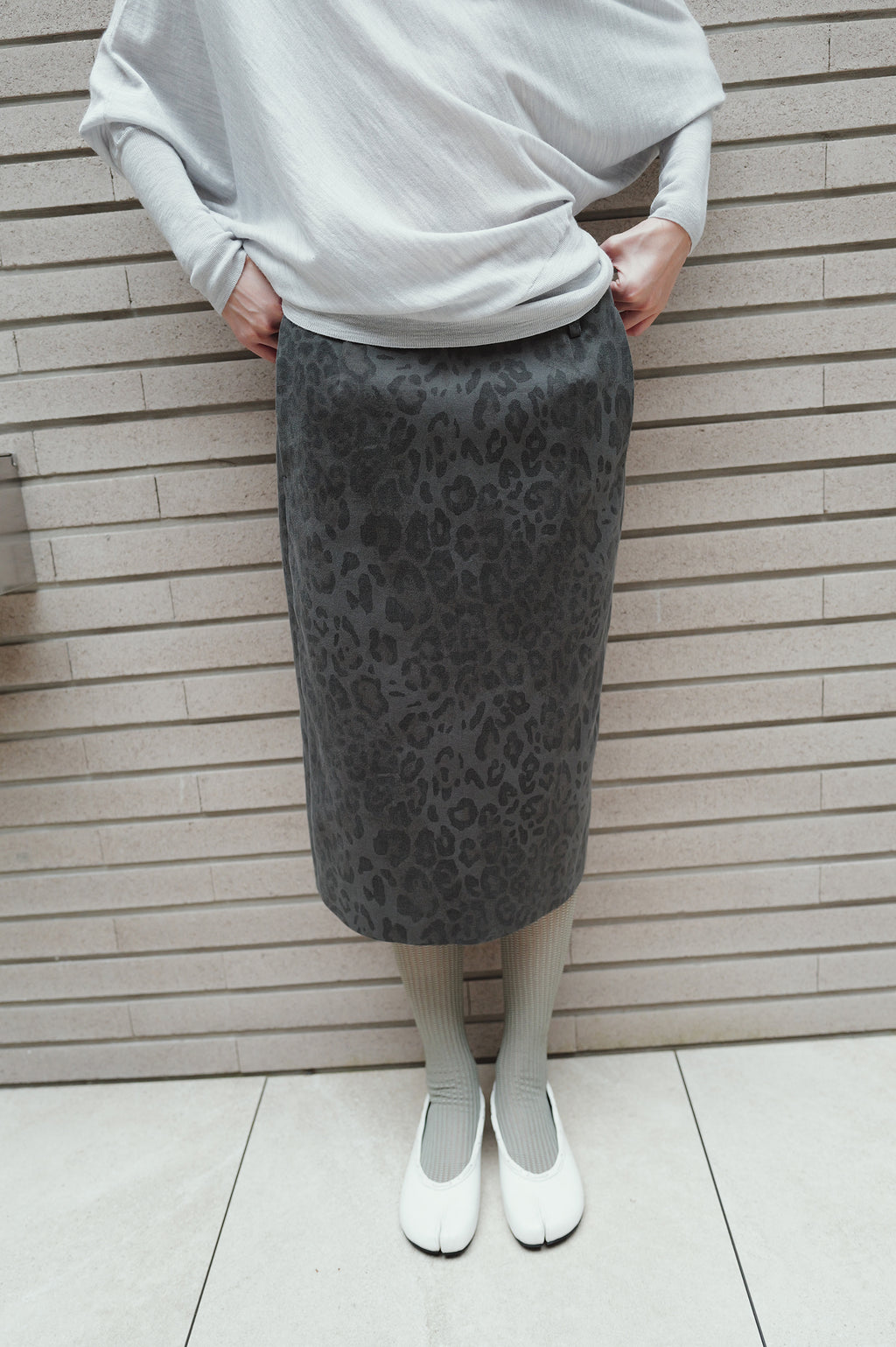 Leopard midi skirt gray