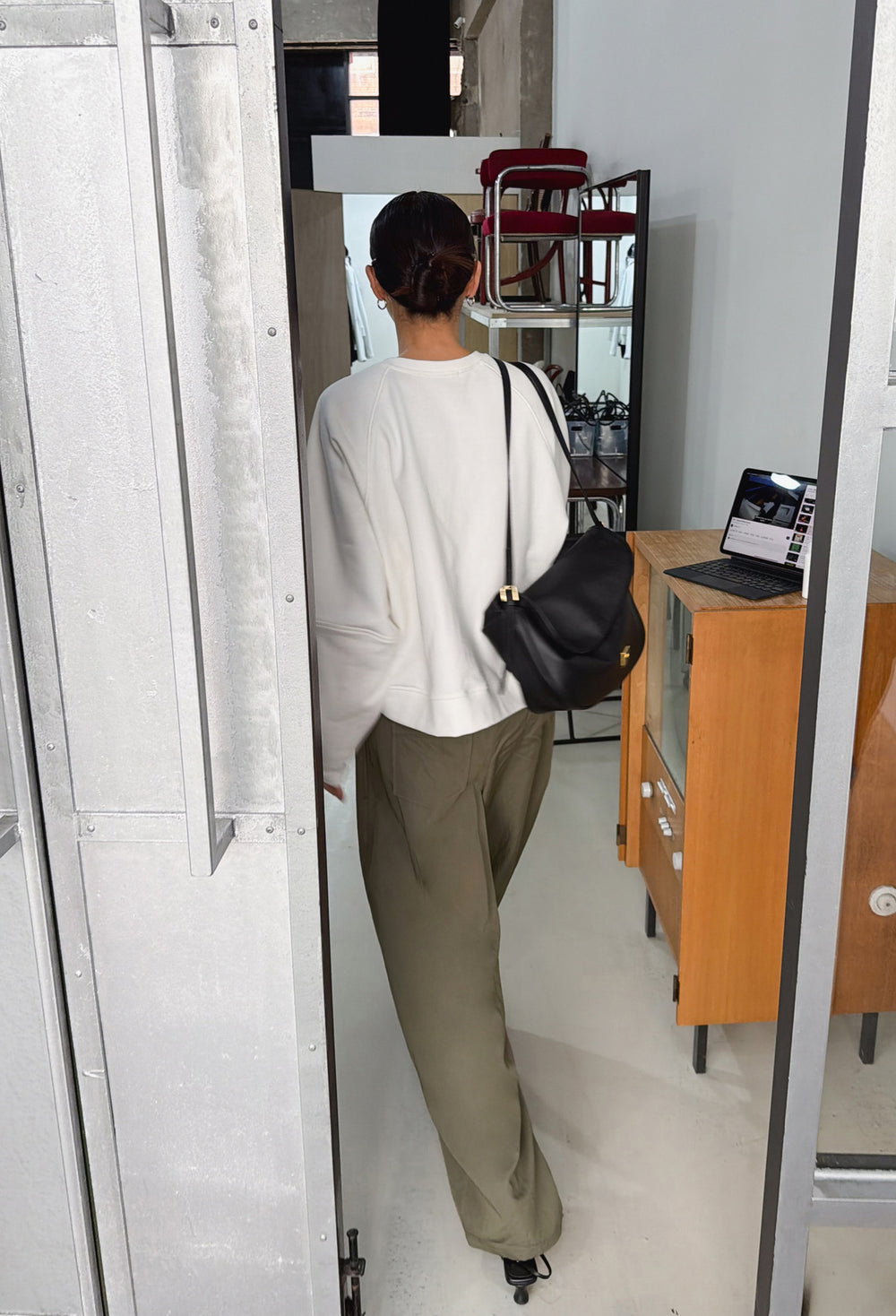 벨티드 포멀 팬츠 카키