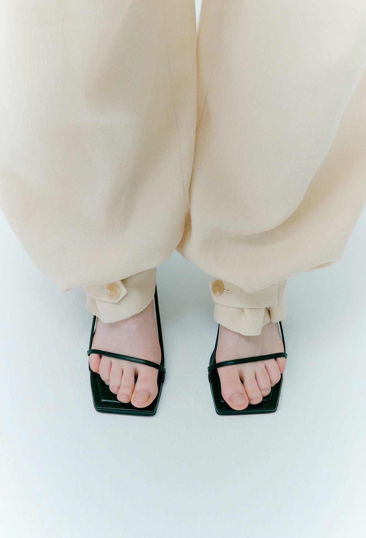 린넨 핀턱 트라우저 - 버터