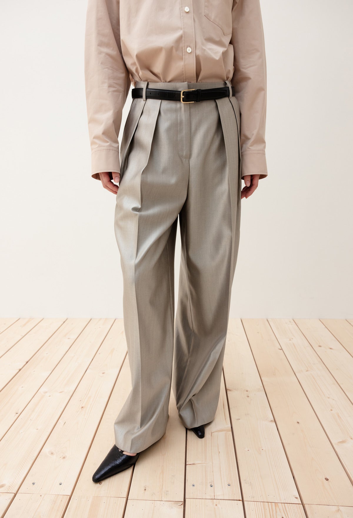 Sleek Buckle Belt Black Gold
