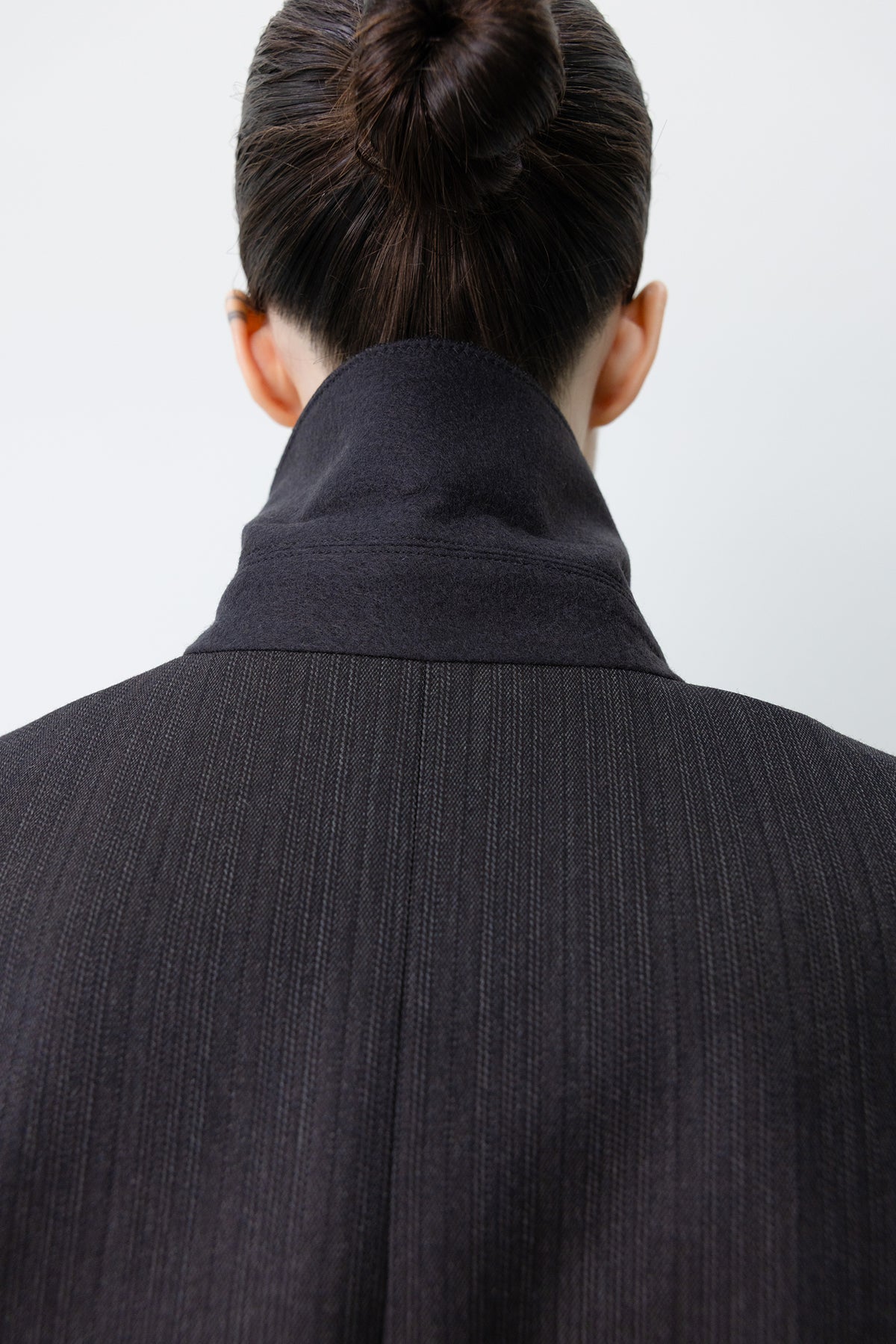 테일러드 미니멀 코트 브라운