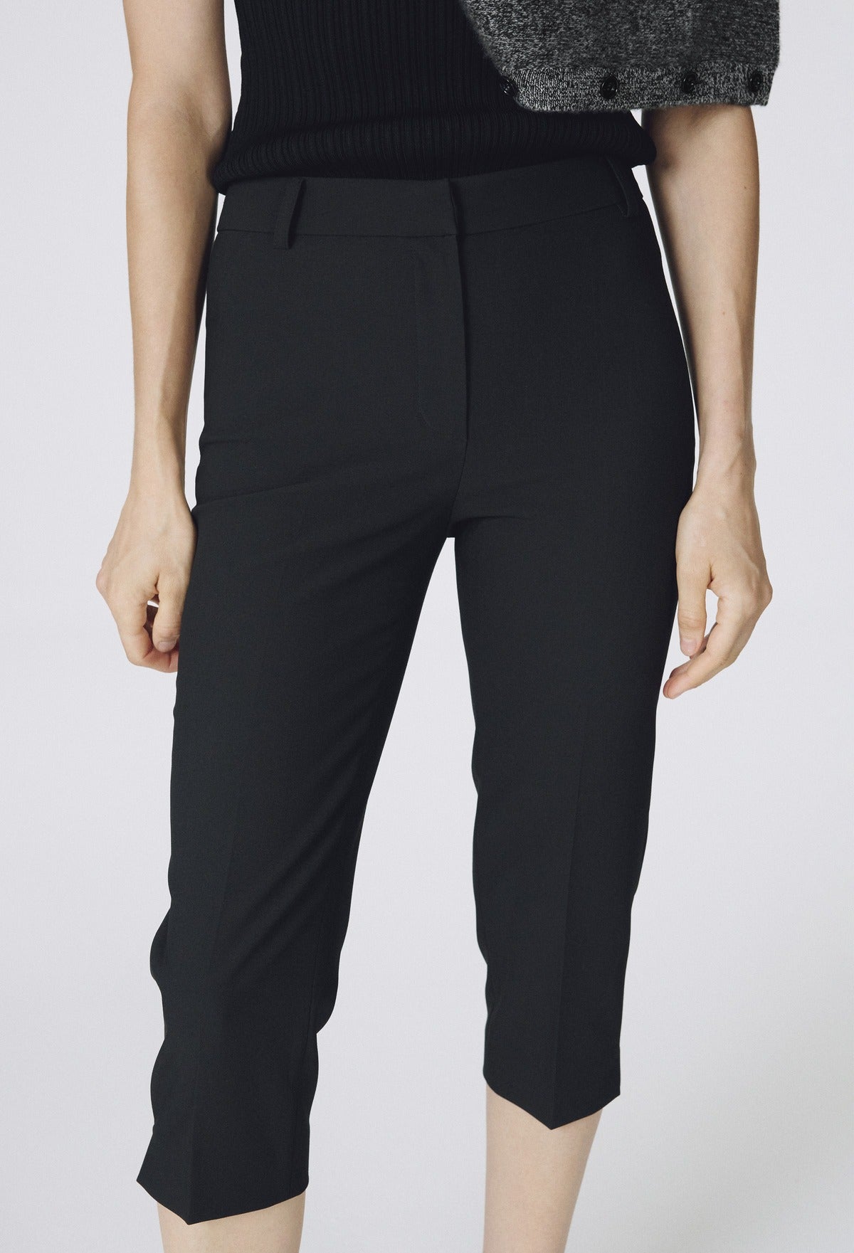 Capri Slit Pants