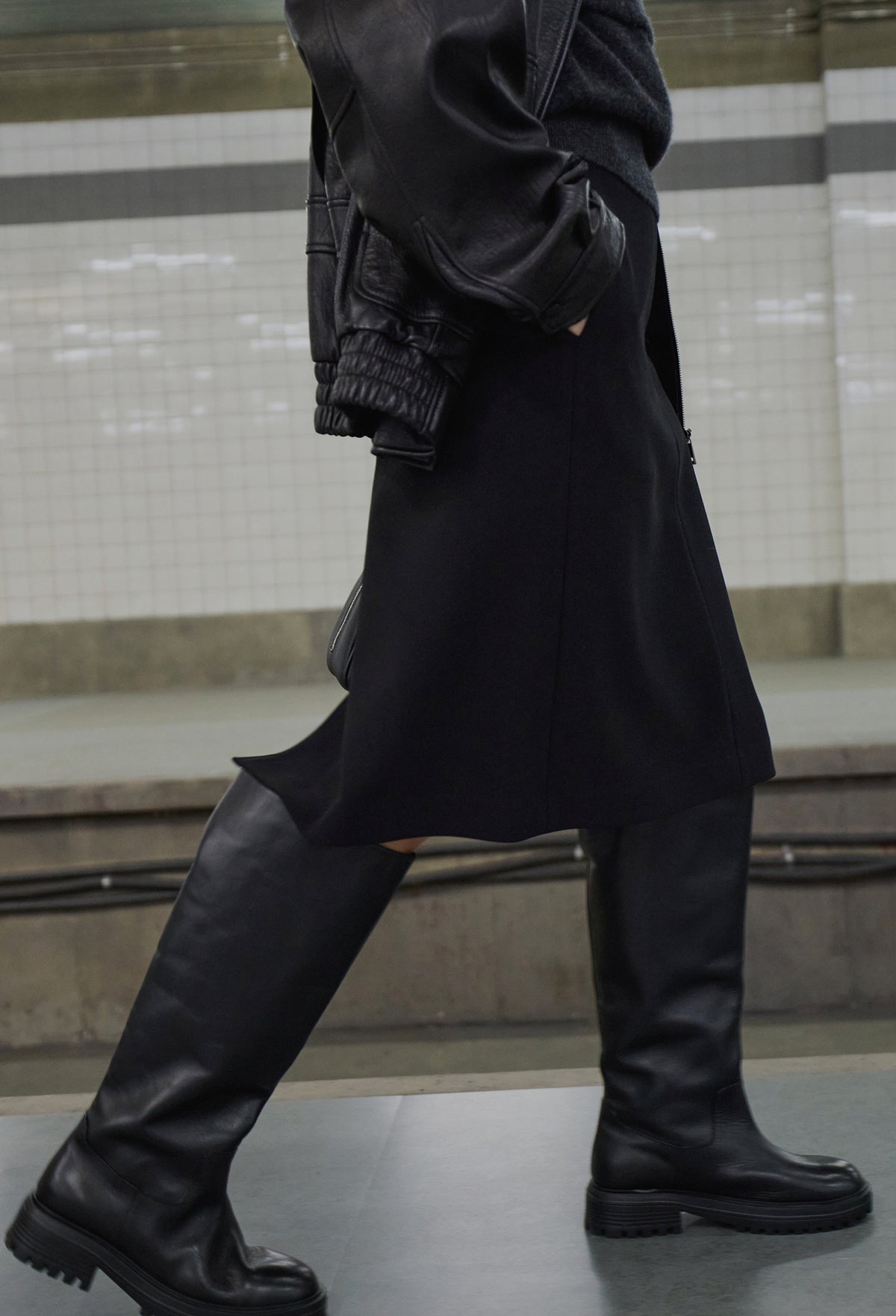 High-density Slim-Fit Skirt Black
