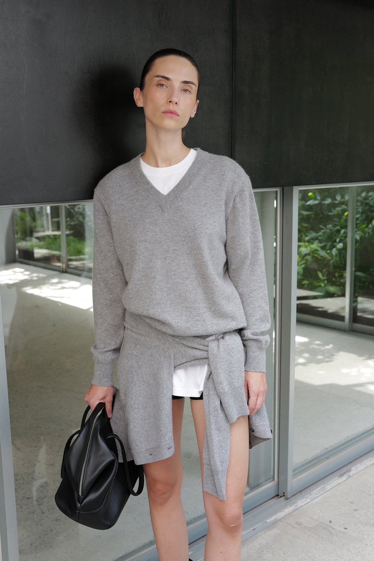 Cashmere 100 V-neck knit gray