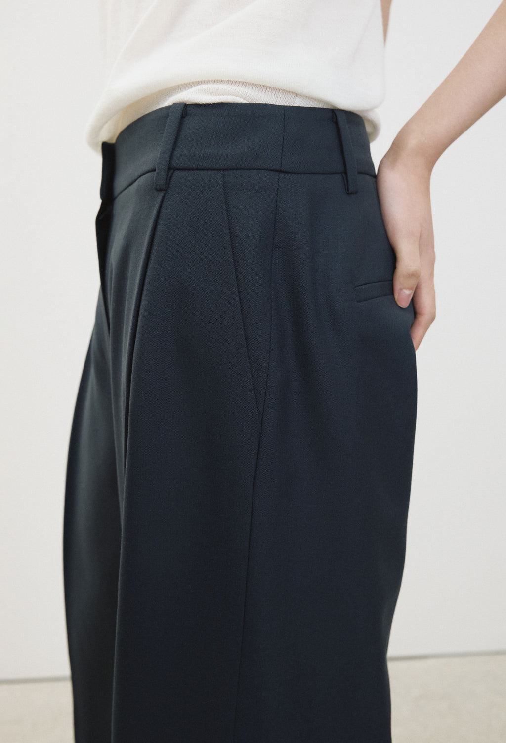 Wool 100 One-Pleat Trousers Navy
