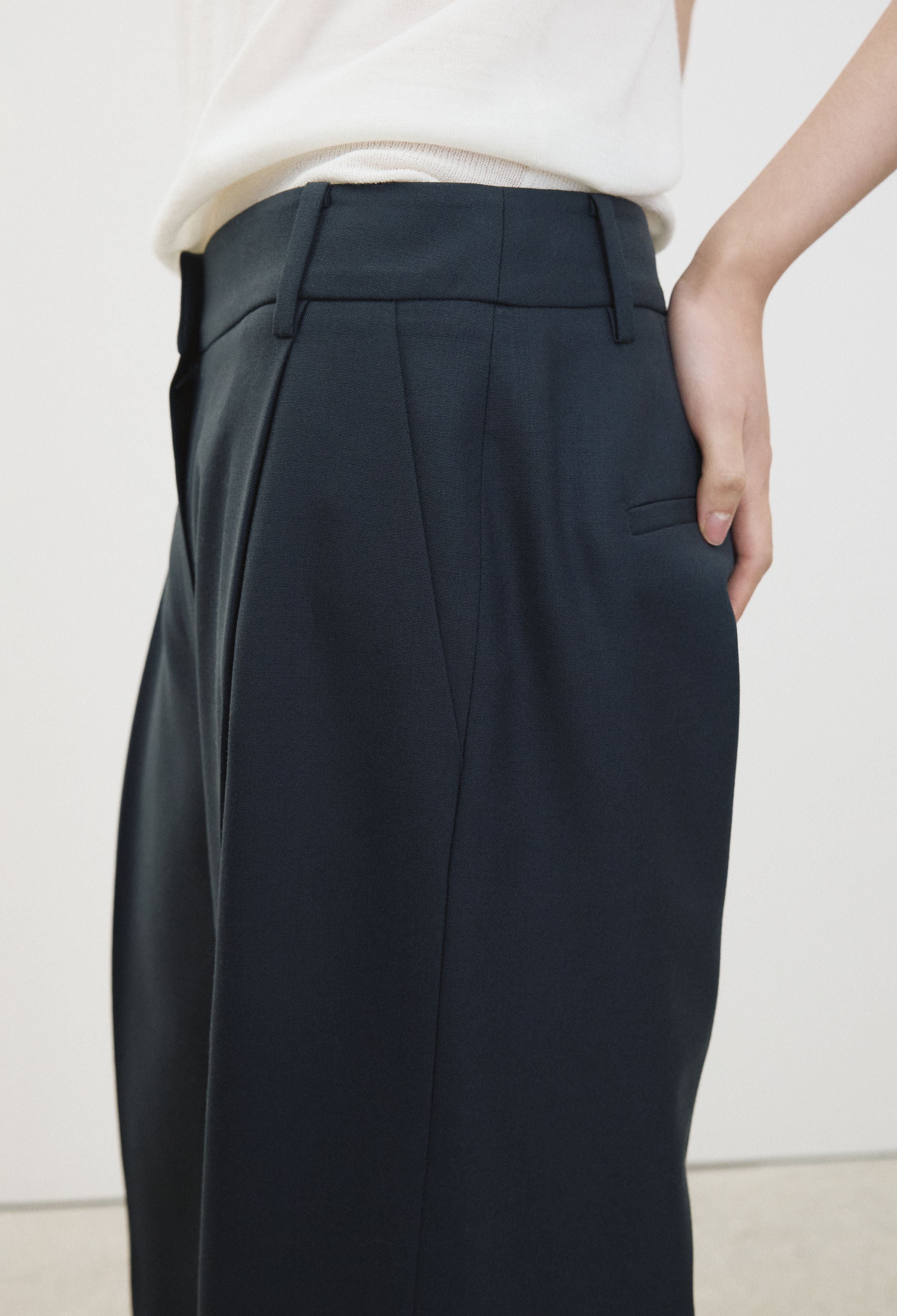 Wool 100 One-Pleat Trousers Navy