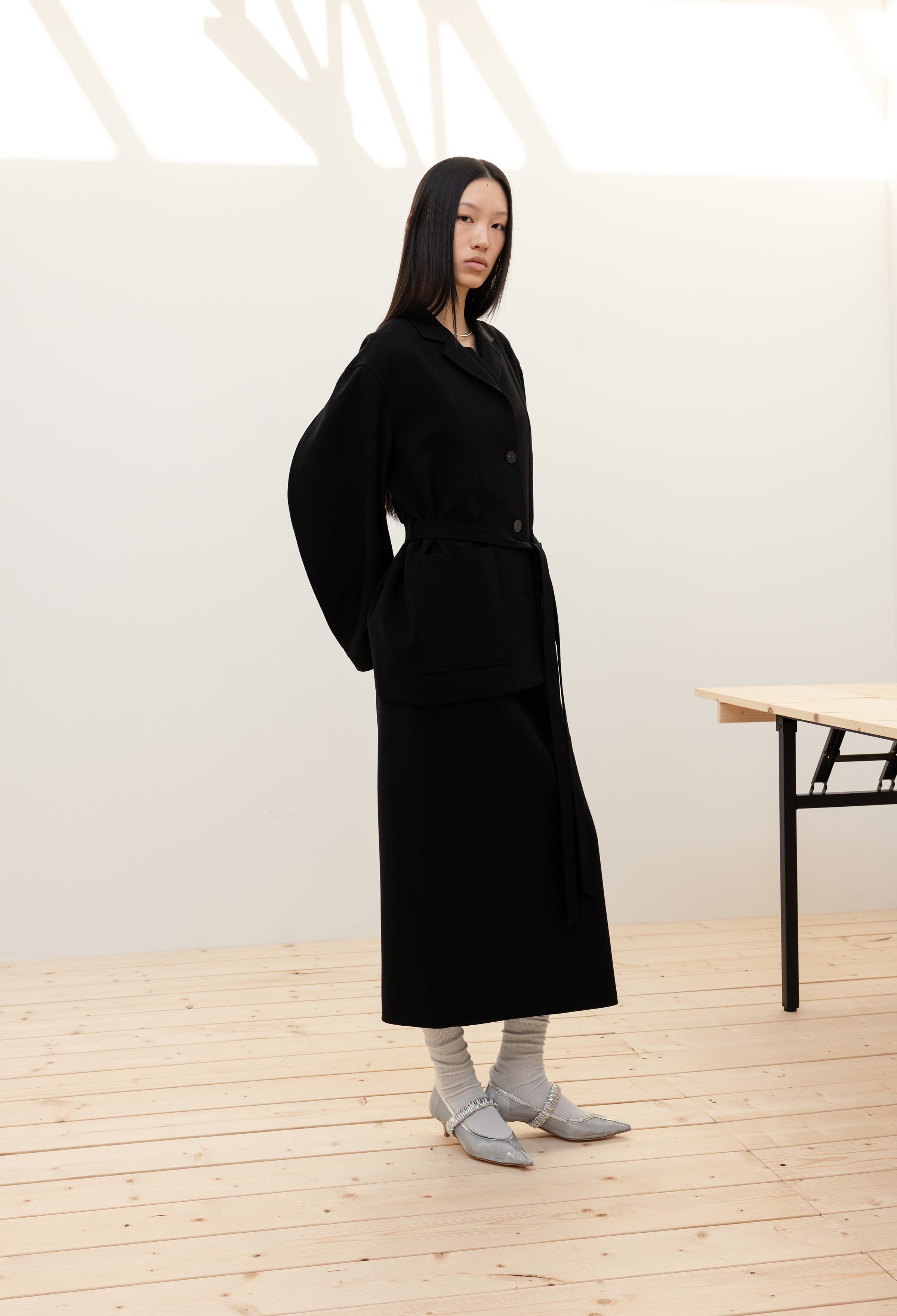 슬릿 미디 스커트 블랙