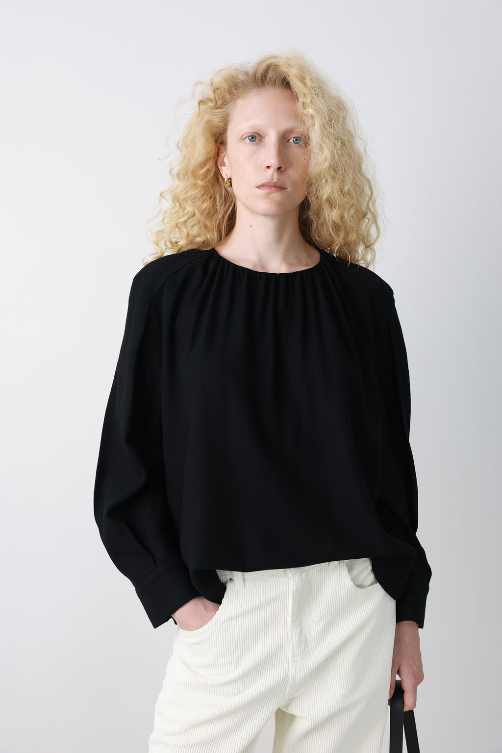 크레이프 셔링 블라우스 블랙