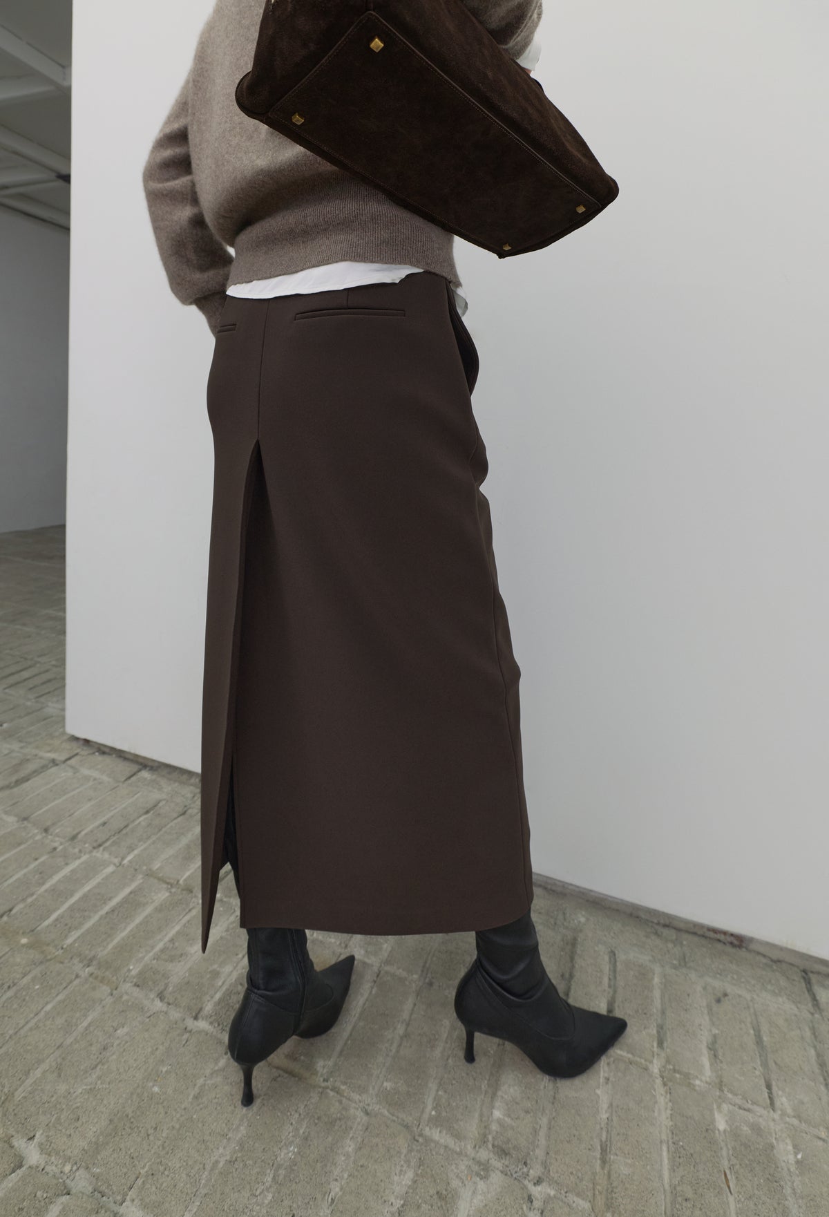 [리퍼브] 25FW 고밀도 슬림핏 맥시 스커트 브라운
