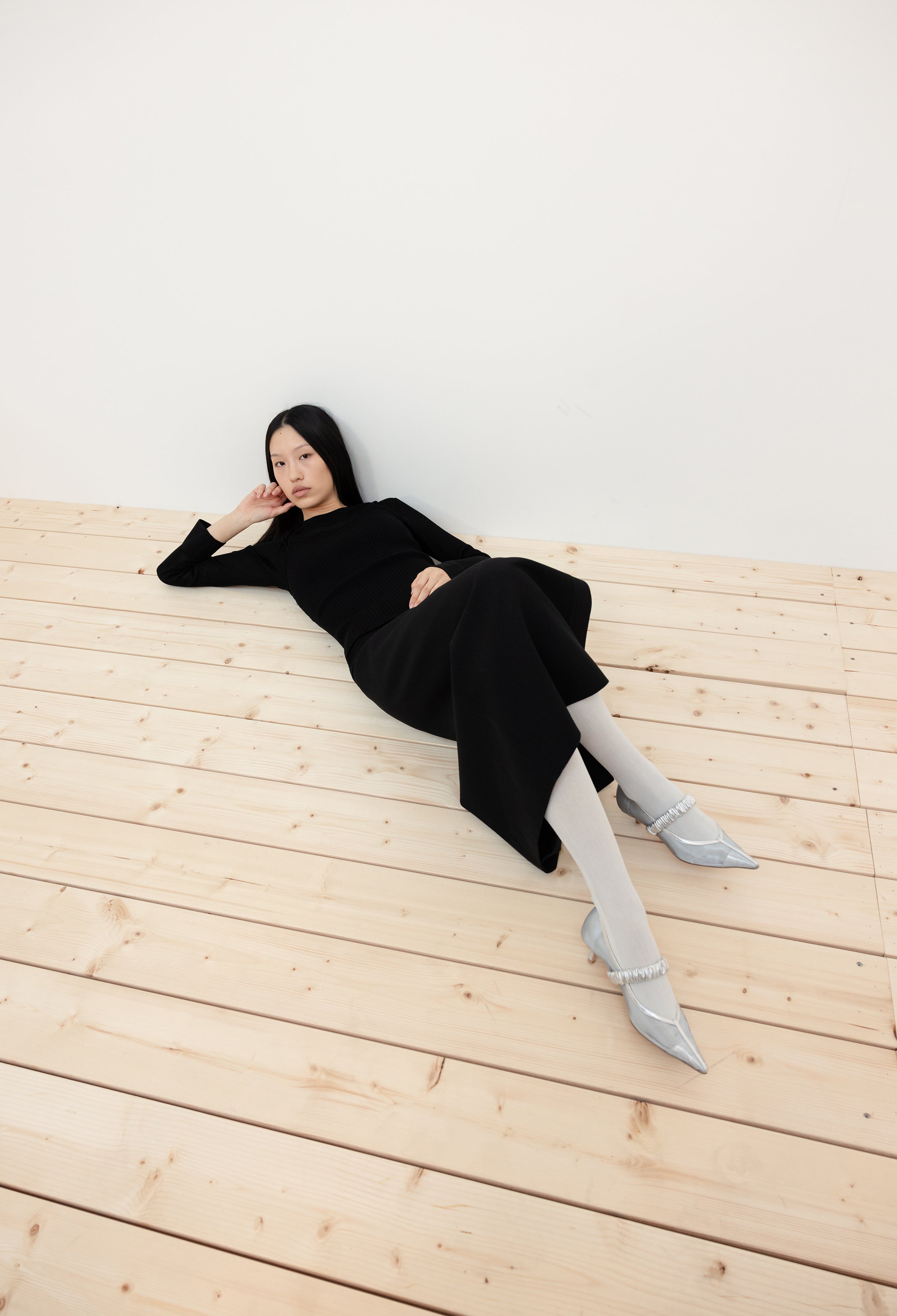 슬릿 미디 스커트 블랙