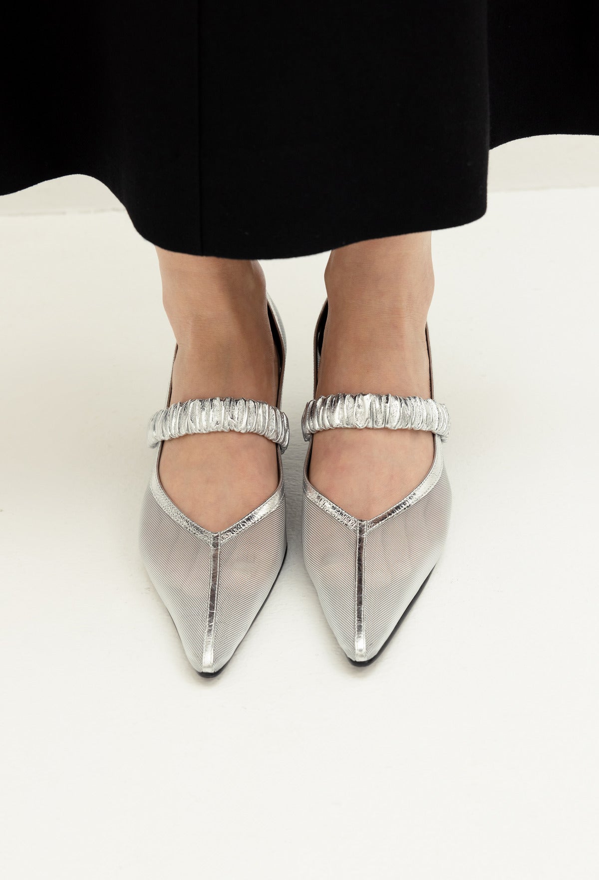 25SS 바비삭서 브이컷 슈즈 실버