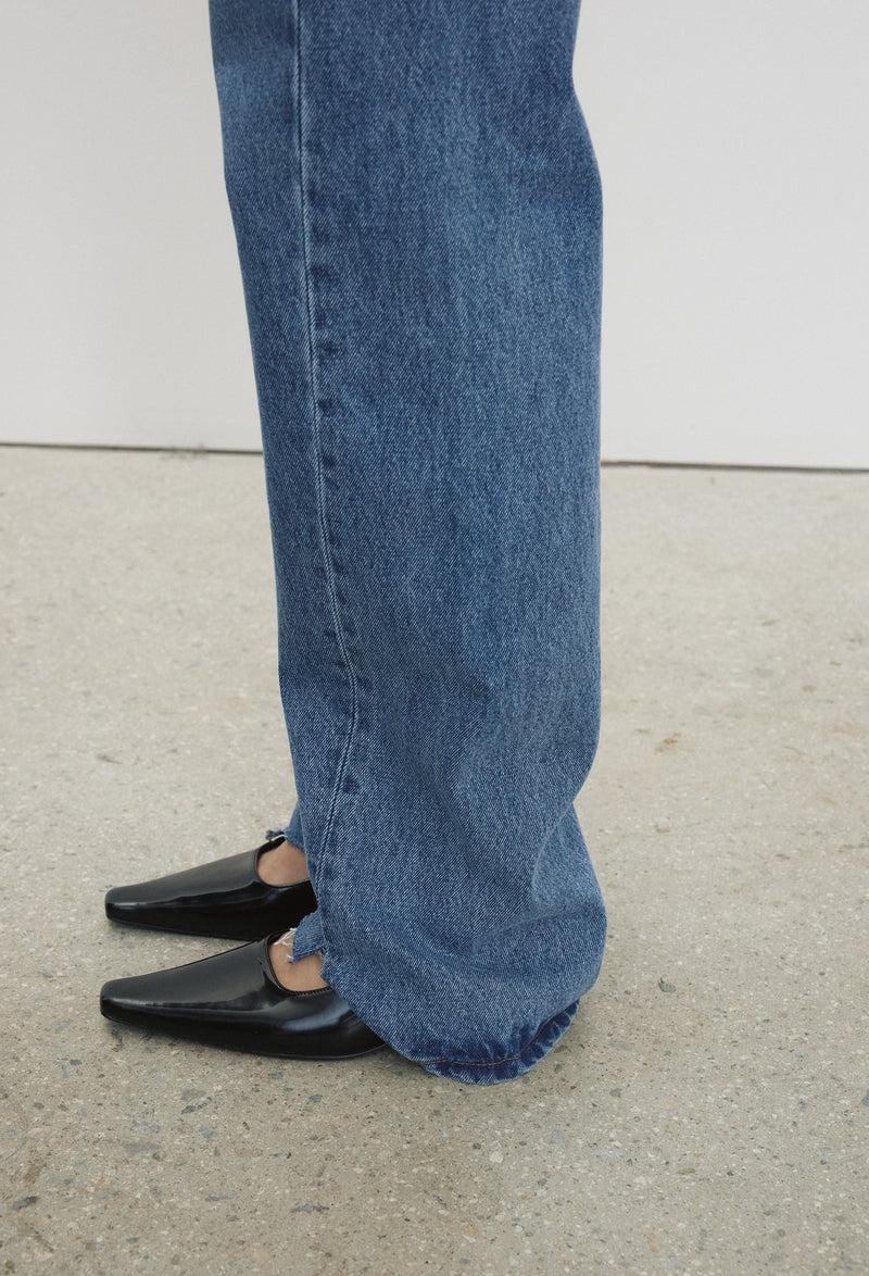Sleeve Open Mule Black