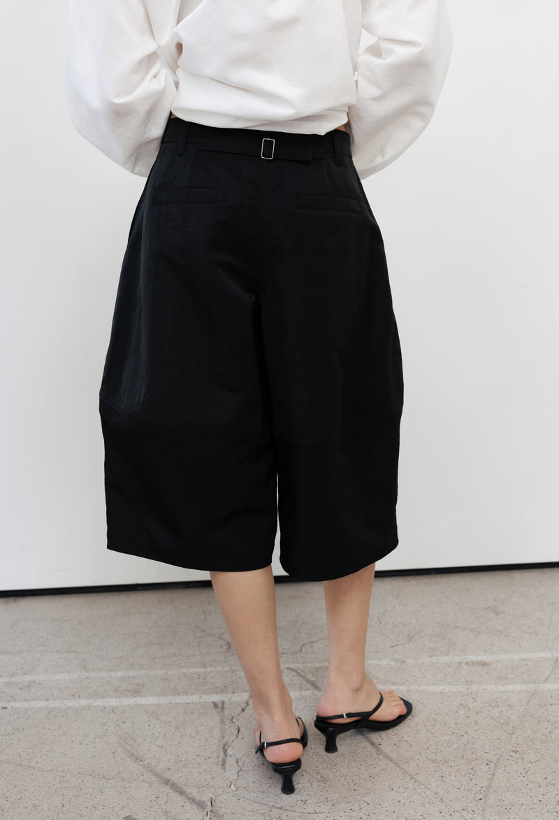 Volume Bermuda Shorts Black