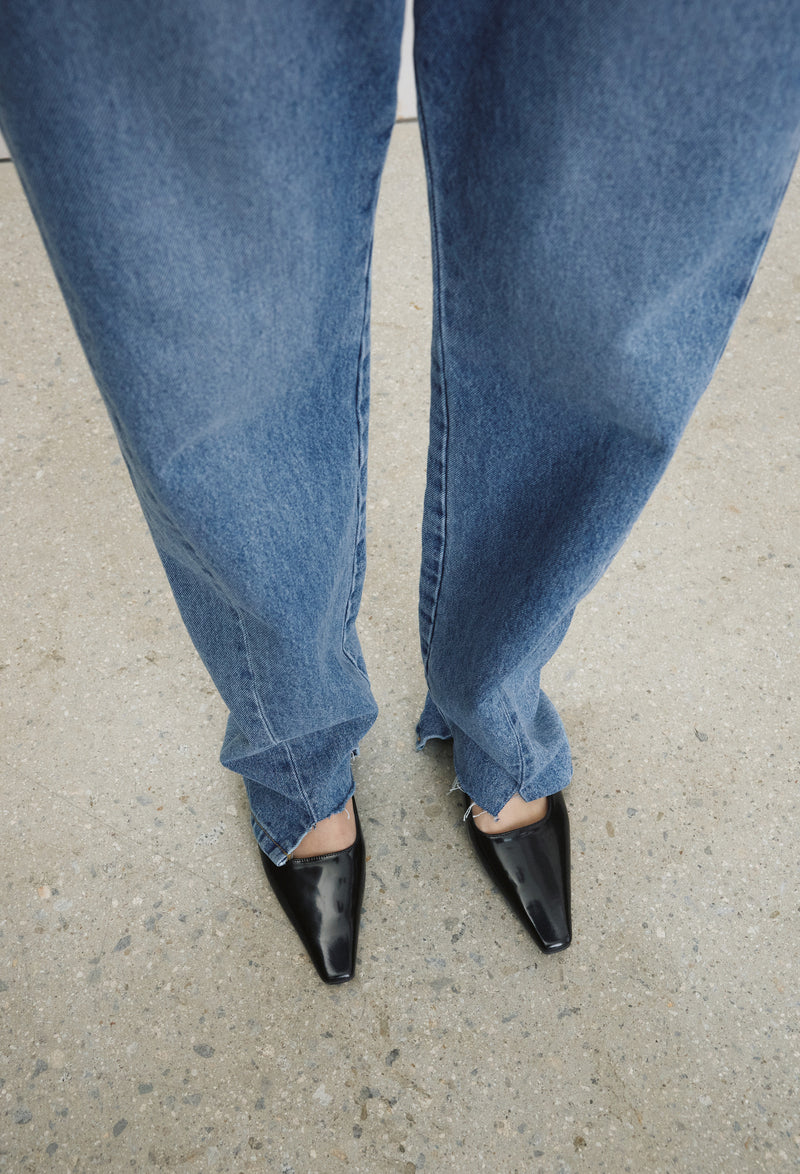Sleeve Open Mule Black
