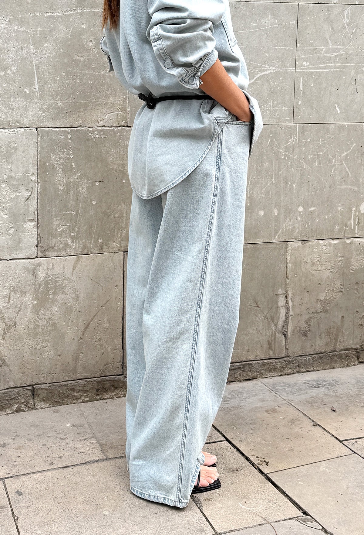 25SS 830 페일 루즈 데님 블루