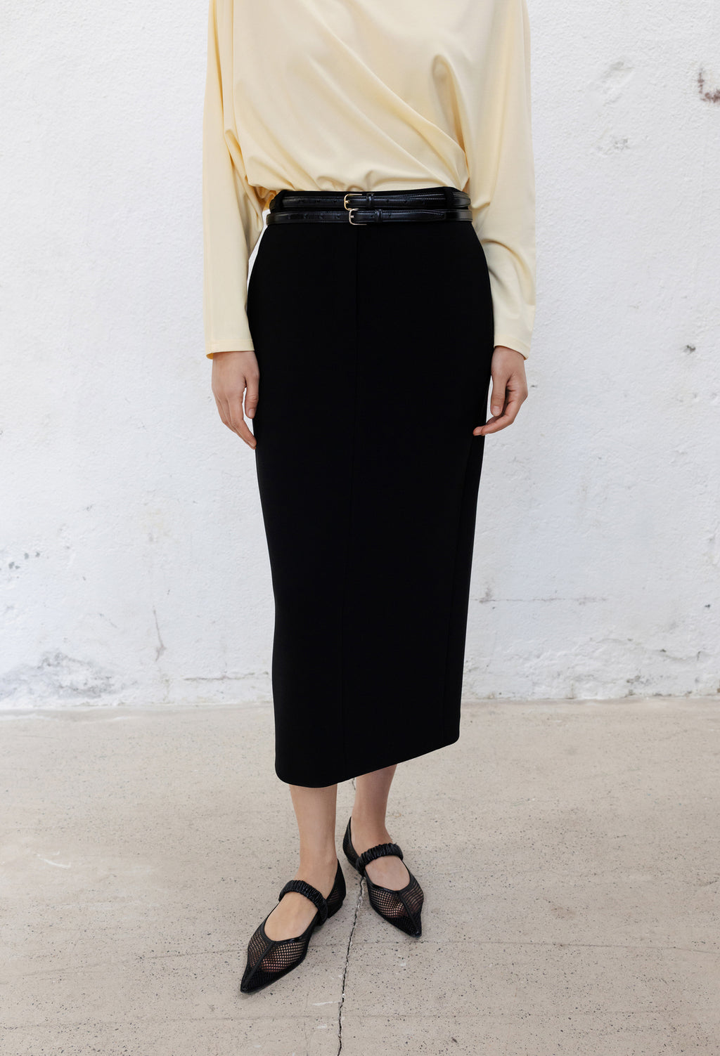 Sleek Buckle Belt Black Gold