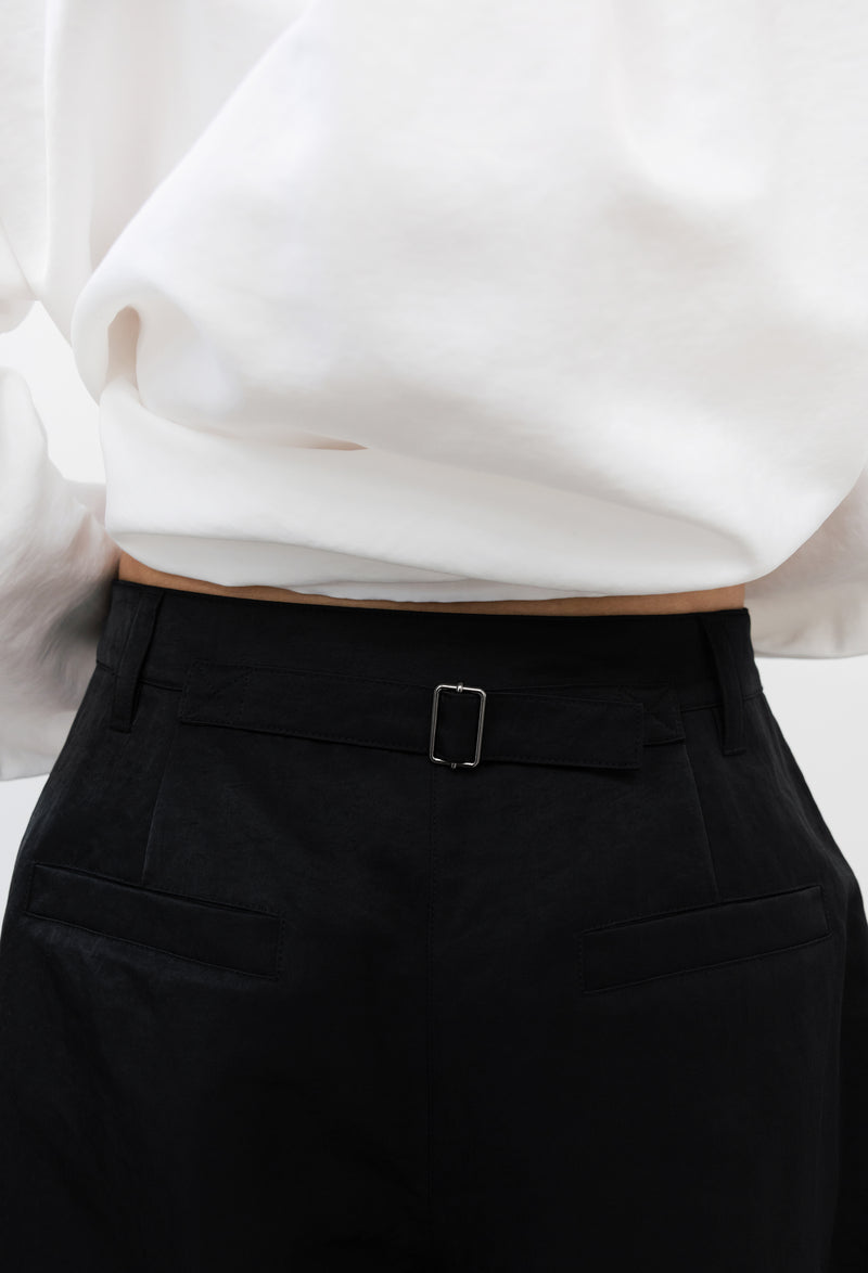 Volume Bermuda Shorts Black